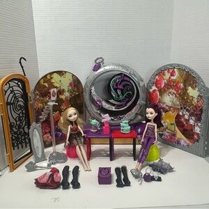EVER AFTER HIGH doll Way Too Wonderland playset with Raven &  Apple White dolls